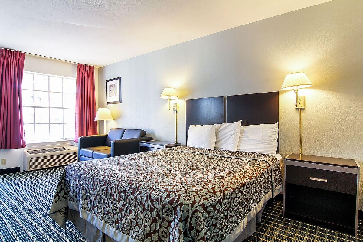 Days Inn By Wyndham Market Center Dallas Love Field Bagian luar foto