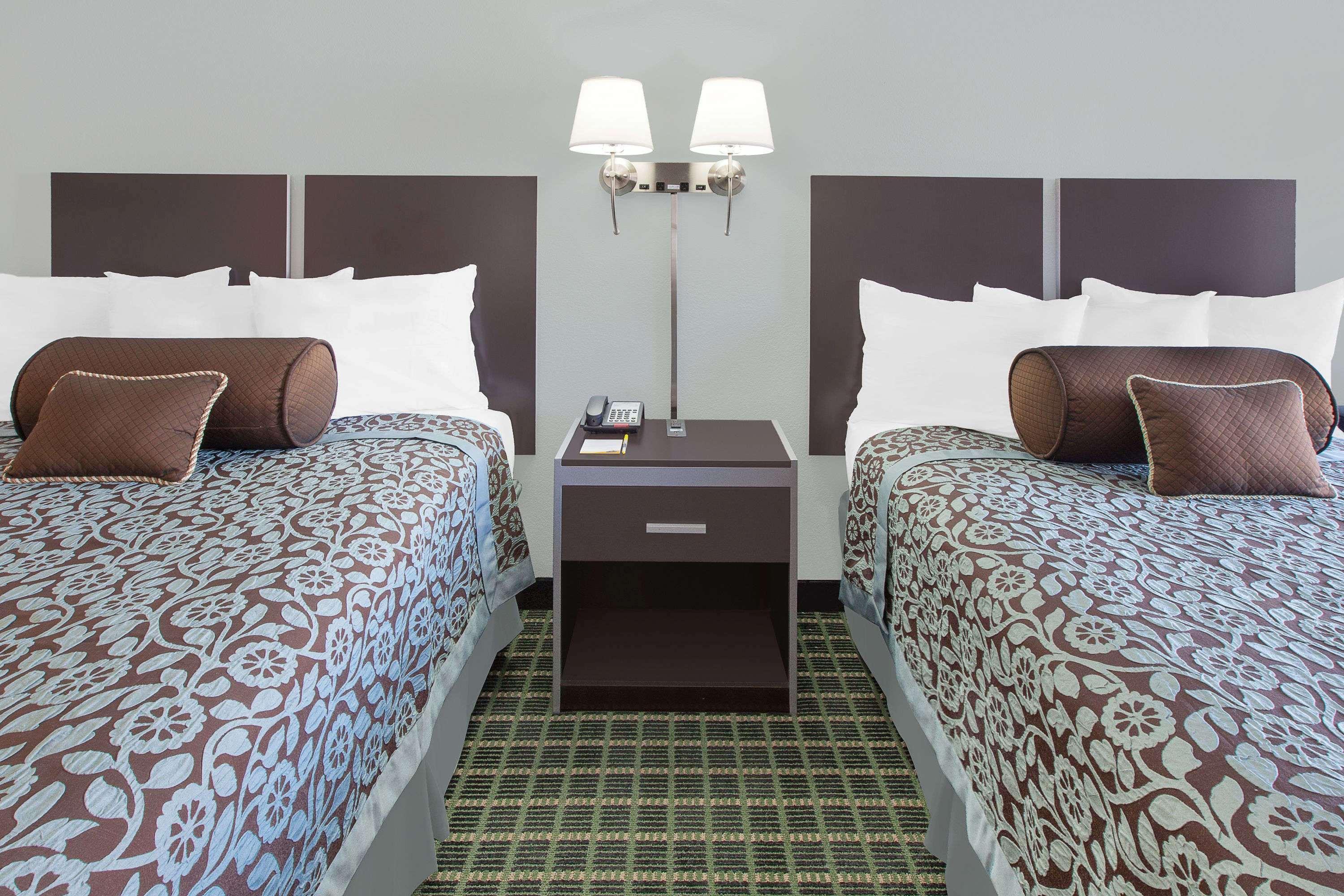 Days Inn By Wyndham Market Center Dallas Love Field Bagian luar foto